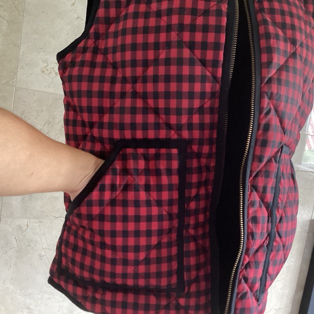 J.Crew Quilted Buffalo Check Vest Medium Red & Black Plaid Preppy Fall Layer - Picture 5 of 9